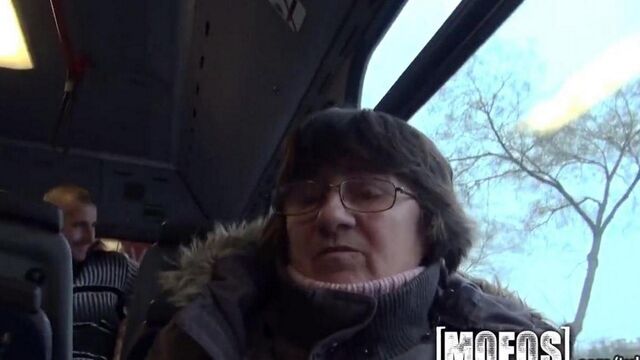 Прямо в автобусе трахнул девушку в задницу - jon-jost.com