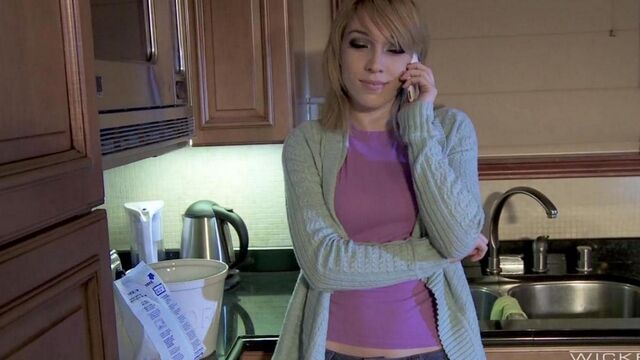 Lily Labeau переспала с парнем своей сестры - jon-jost.com