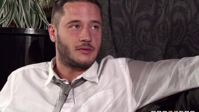 Красотка с силиконовой жопой скачет на члене - jon-jost.com