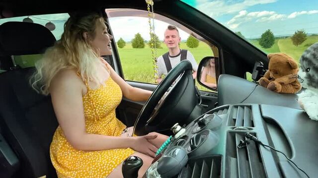 Тут кажется девка в роли пикапера - jon-jost.com